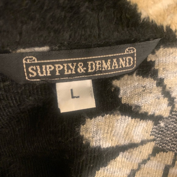 SUPPLY & DEMAND Soft, Plush, Cozy Jacket. Long sleeve. Black Floral Size L - Picture 10 of 12